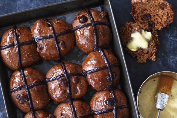 Hot cross buns with orange and chocolate.