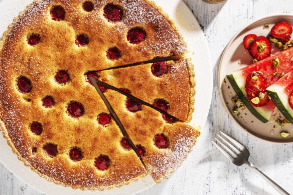 Picnic-friendly raspberry frangipane tart.