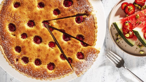 Picnic-friendly raspberry frangipane tart.