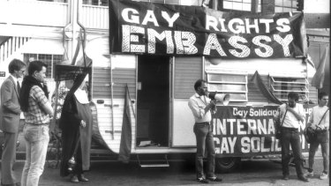 Lex Watson addressing gay rights activists setting up their 'Gay Embassy' opposite former NSW premier Neville Wran's home in Woollahra to protest against Club 80 arrests in 1983.