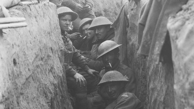 Australian soldiers of the 28th Batallon in a front-line trench at Dernancourt, 27 April, 1918. 