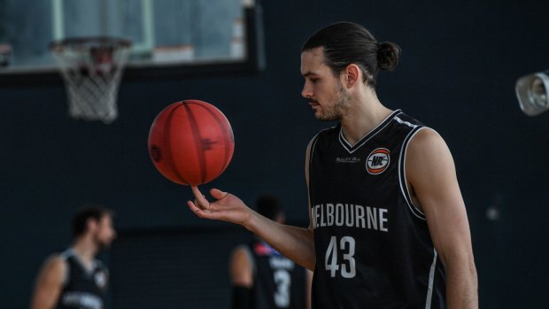 Melbourne United star Chris Goulding will be out for three weeks after having his appendix removed.