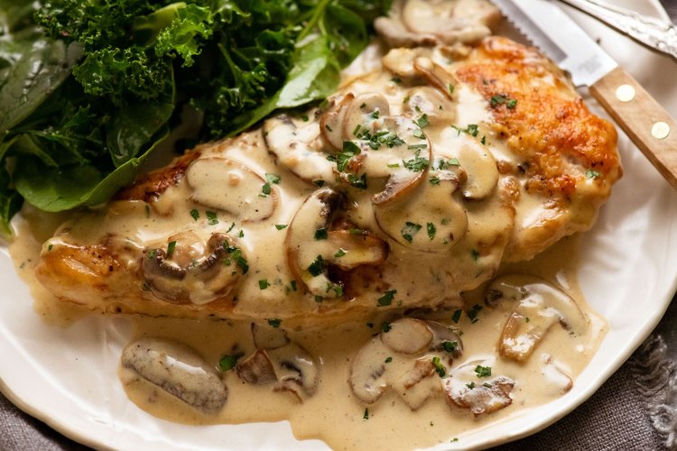 Chicken with creamy mushroom sauce