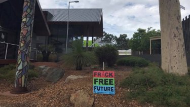 Kalamunda is now festooned with Frack Free signage. 