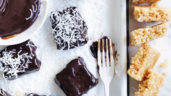 Adam Liaw's crunchy lamingtons (with rice bubbles).