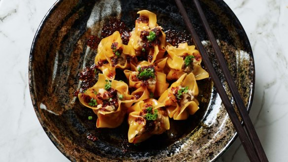 Serve the steamed dumplings with chilli oil and chopped chives.