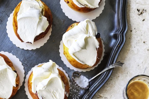 A cream bun is possibly the most Roman breakfast there is.