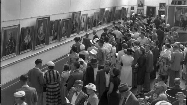 Members of the public viewing the Archibald Prize entries at the National Art Gallery in Sydney on 20 January 20, 1957. 