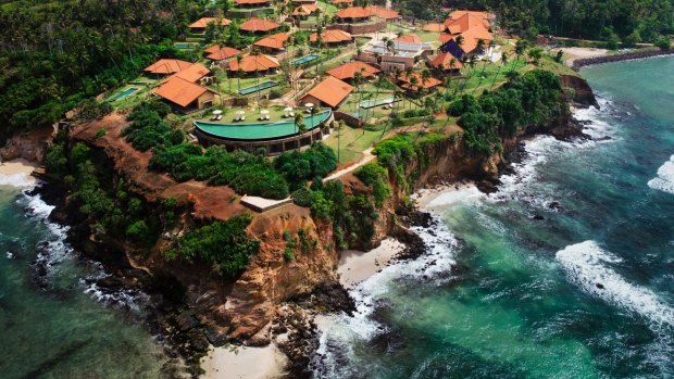 Cape Weligama may have the most photogenic swimming pool in the world.