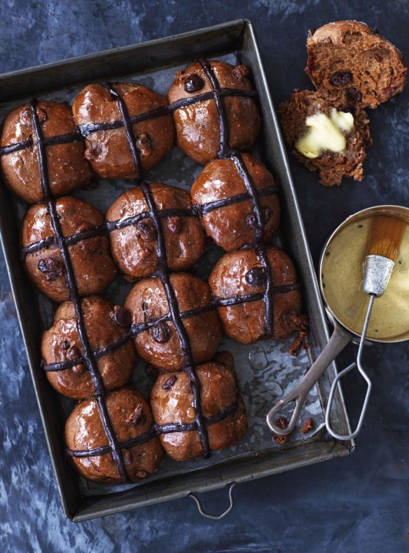 Hot cross buns with orange and chocolate.