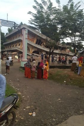 A collapsed building in Pidie Jaya.
