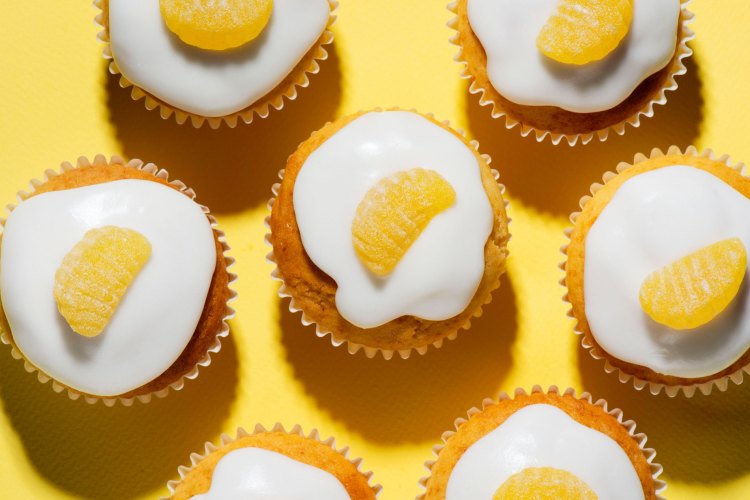 Lemon yoghurt cupcakes.