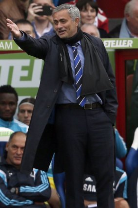Demonstrative: Jose Mourinho argues with the line referee during an EPL match between Chelsea and Crystal Palace.