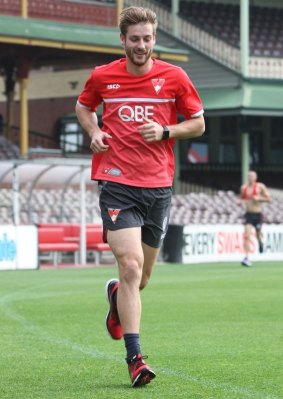 Johnson got an ovation from teammates and coaches when he was able to run a lap at the SCG.in September.