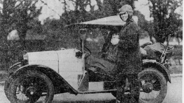 Alice Anderson next to her Austin 7 car, during her 1926 trip to Alice Springs.