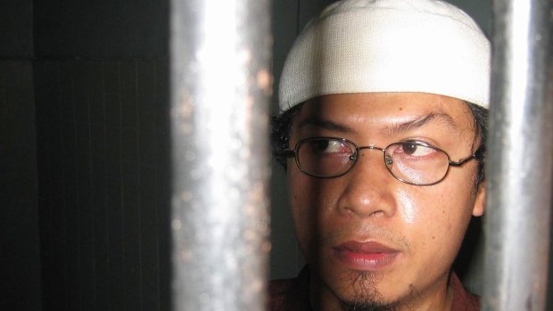 Terrorist Rois waiting in the cells before appearing in South Jakarta District Court on charges of blowing up the Australian embassy in 2004.