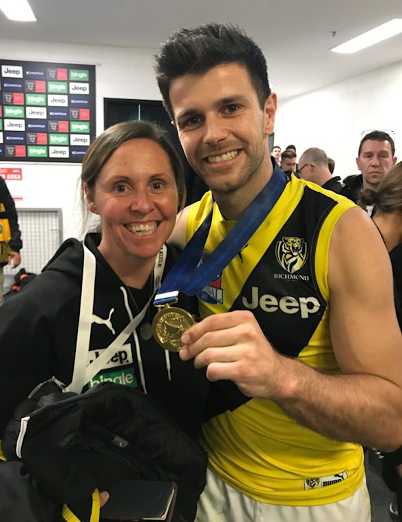 Emma Murray and Trent Cotchin pose with Cotchin's 2017 premiership medallion after the grand final.