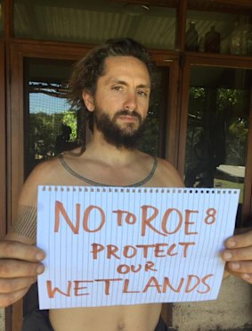 Musician John Butler has thrown his support behind stopping the Roe 8 development. 