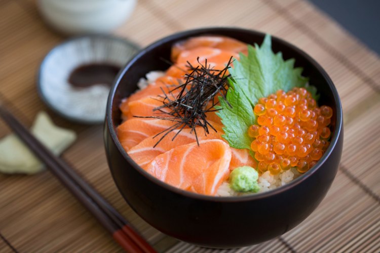 Salmon oyakodon (Salmon and roe rice bowl).