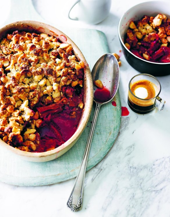 End your meal on a high note with this rhubarb crumble. 