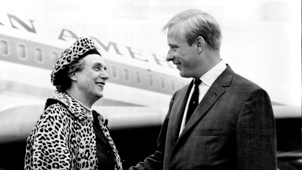 Charles Lloyd Jones farewells his mother Lady Lloyd Jones at Kingsford Smith Airport as she prepares to go to Paris to receive the Coupe d'Or du Bon Goût Français.