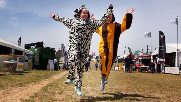 A new staff code of conduct at the Department of Immigration says staff can no longer wear onesies or ugg boots to work.

Onesies, ugg boots