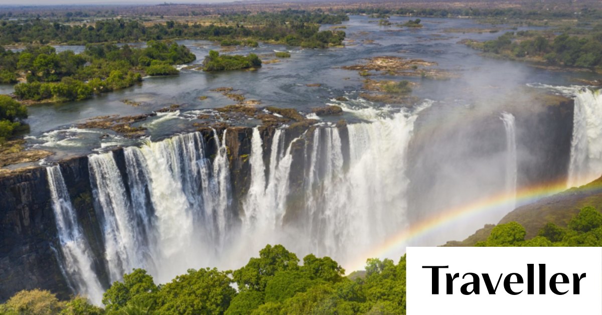 victoria falls at night