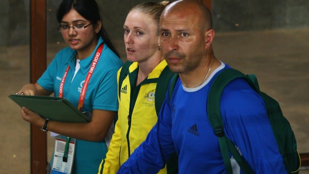 Pearson and head coach Eric Hollingsworth at the Delhi Commonwealth Games.