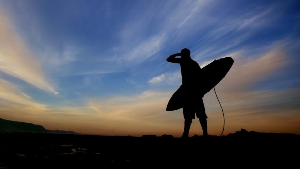 Gold Coast surf generates warning for rookie surfers