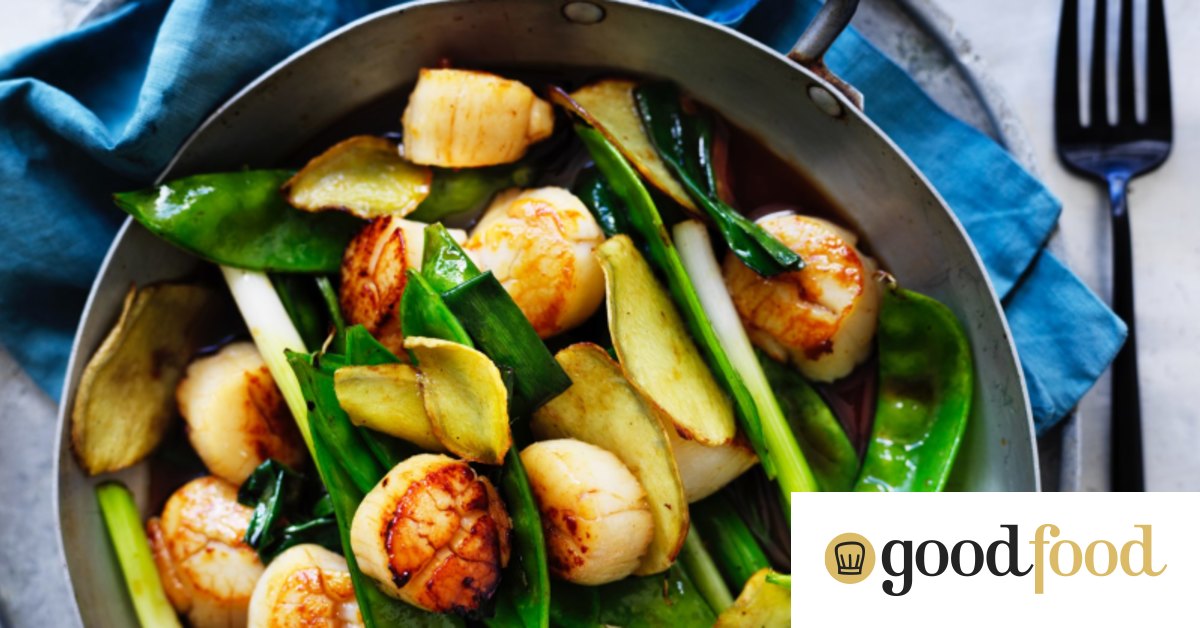 Why do chefs remove the roe from scallops?