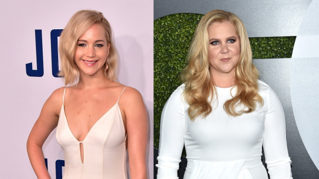 Jennifer Lawrence has suggested she and friend Amy Schumer should wear the same dress to the Golden Globes.