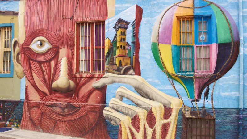 Valparaiso graffiti tour: Chile's bohemian town of street art