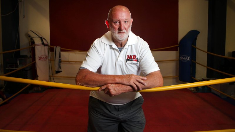 Johnny lewis boxing Clearance