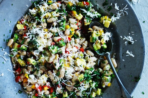 This bean salad with lime and haloumi also works as a vegetarian taco filling.