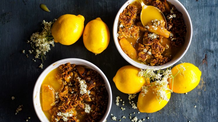 Gin and tonic apple crumble with elderflower lemon curd