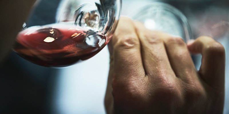 How To Hold A Wine Glass And What It Says About You