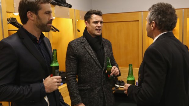 Dan Carter (R) and Conrad Smith (L) chat with Wayne Smith in the dressing room following the Test between France and New Zealand in 2016.