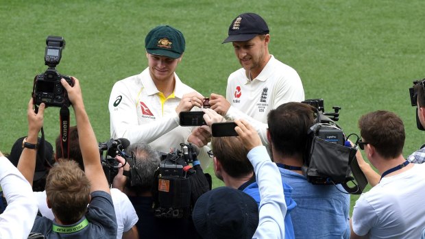 Australian captain Steve Smith (left) and England captain Joe Root with the Ashes urn.