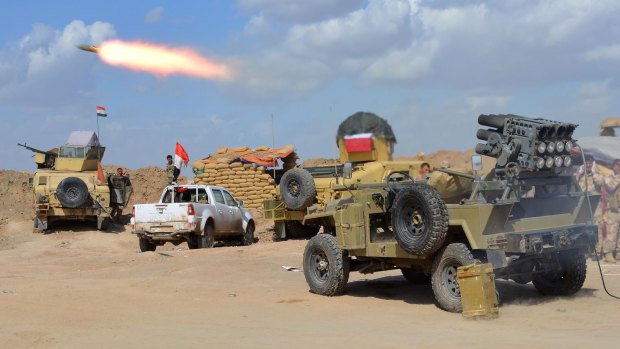 Iraqi government forces fire on IS militants in the fight to retake Tikrit.