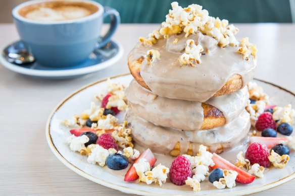 Hotcakes with caramelised banana and earl grey custard.