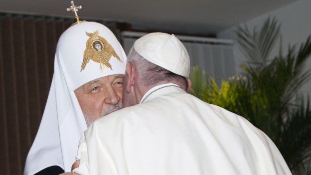The head of the Russian Orthodox Church Patriarch Kirill kisses Pope Francis in Havana.