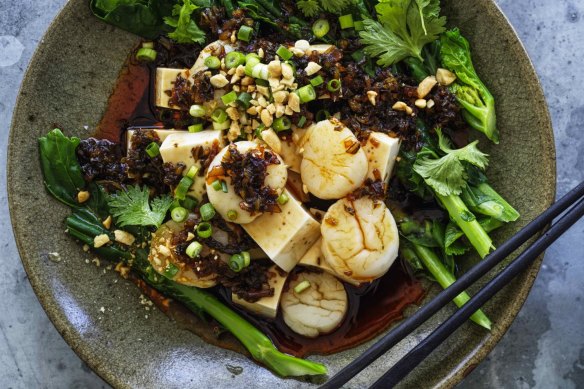 Simple steamed scallops and tofu with a spicy dressing.