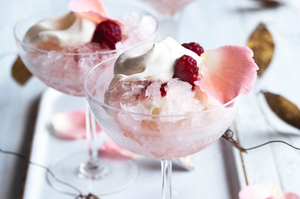 Finish with raspberry frose with cream.
