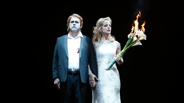 Stevan Vinke as Siegfried and Lise Lindstrom as Brunnhilde.