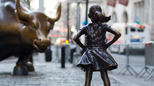 Underpayment: the company behind the "Fearless Girl" statue allegedly paid female employees less than their male counterparts. 
