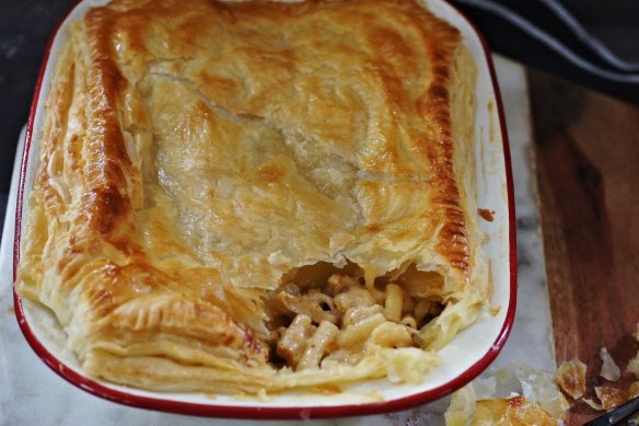 Macaroni cheese meets cauliflower cheese.