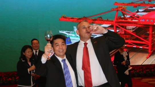 Adam Giles, the former chief minister of the Northern Territory, toasts Ye Cheng, chairman of Shandong Landbridge Group, after the 99-year lease of the Port of Darwin was signed.