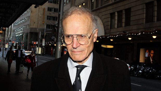 An online radio poll has produced a landslide rejection of Labor's disdain for Justice Dyson Heydon's decision to stay on as head of the trade union royal commission.