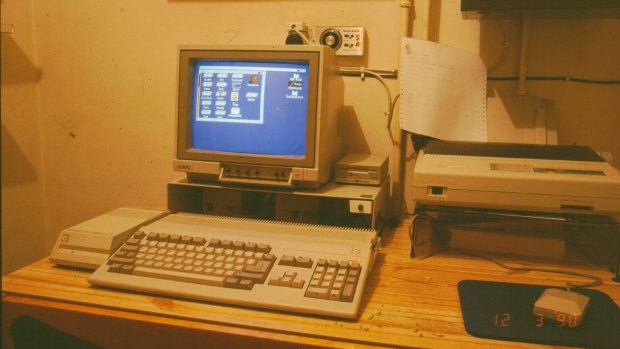 The Amiga 500 (1987) echoed the Commodore 64 with a low price point and by enclosing the machine within the keyboard itself. It was the most commercially successful Amiga machine. 