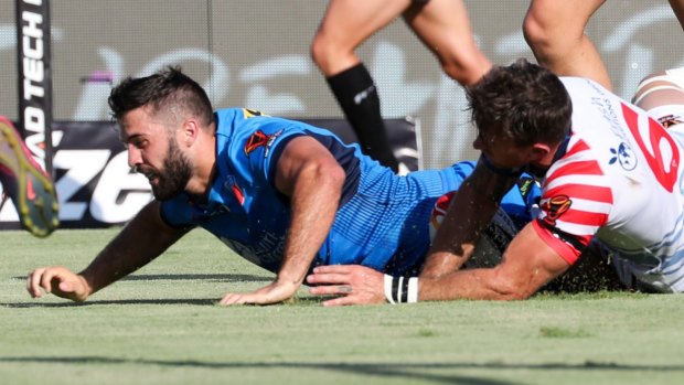 On the board: James Tedesco of Italy scores a try.